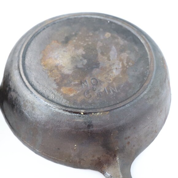 Antique Lot of 2 Unmarked Cast Iron Skillets Small Frying Pan Smoke Rings - Picture 6 of 11